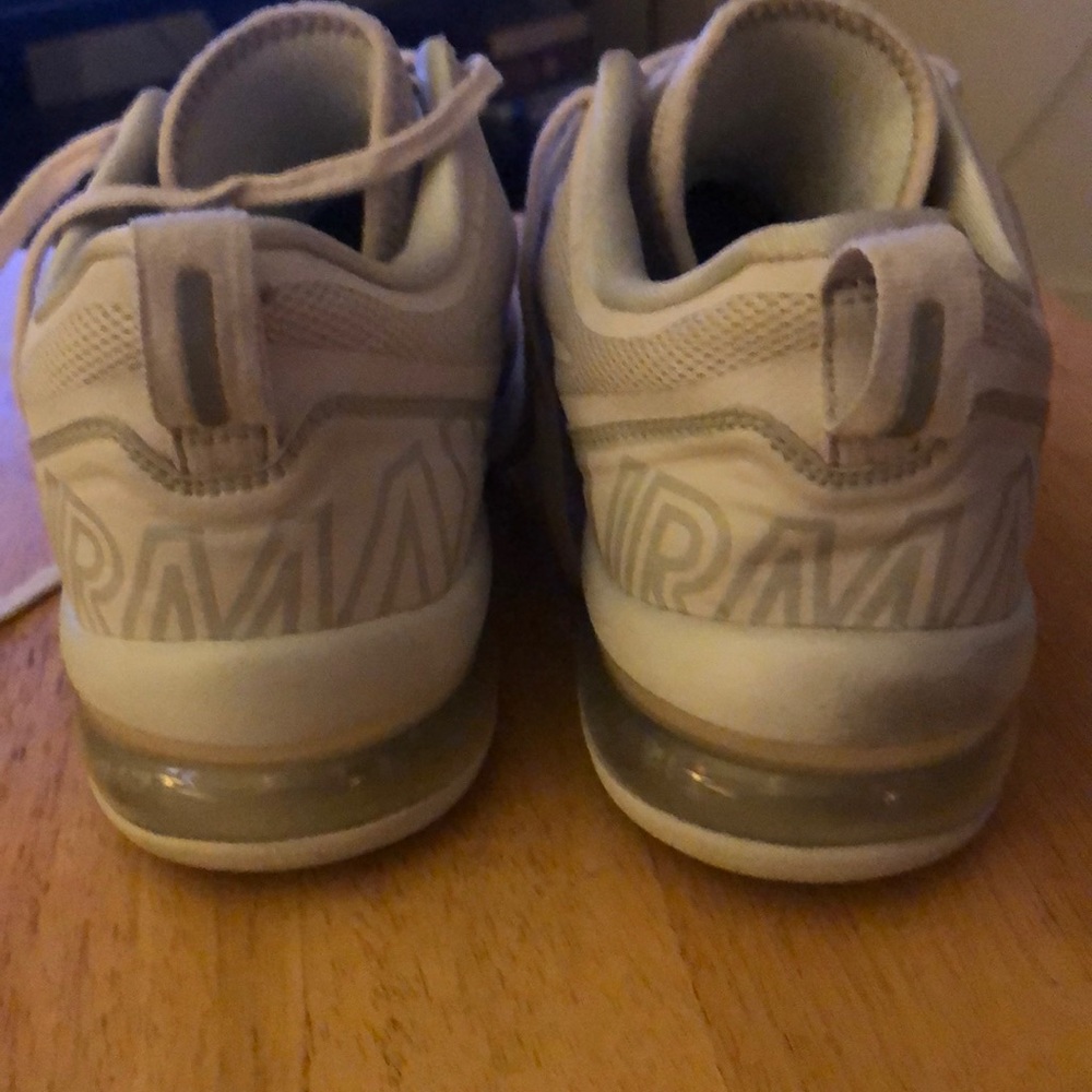 Nike AirMax - Picture 3 of 3
